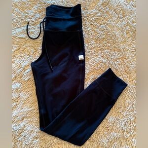 Vuori daily legging. Black. Size: Small